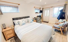 Cosy Coastal Getaway